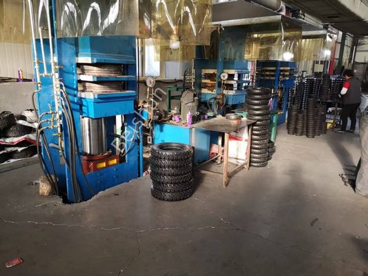 kupować Wulkanizator do opon rolniczych z litej gumy, ogrzewany parą, z prasą o nacisku 200 ton i czasem wulkanizacji 0-999s online manufacture