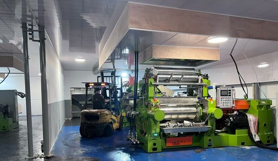 Dobra cena Młyn do mieszania gumy typu XK-550 o pojemności partii 100 kg i długości pracy rolki 1500 mm w Internecie