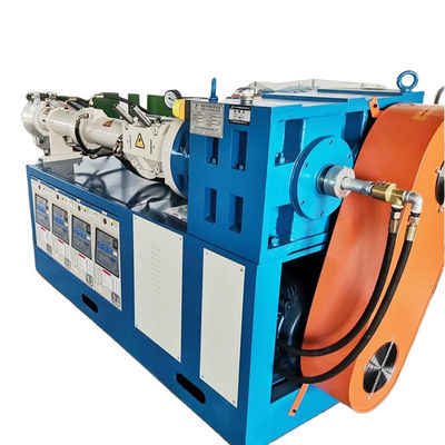 Dobra cena Maszyna do wytłaczania gumowej DC132 0-60 r/min Prędkość śruby 300 mm Przedział śruby przedniej w Internecie