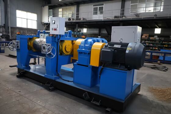 Dobra cena Automatyczna maszyna do mieszania gumy z przełącznikiem bezpieczeństwa, stabilną obsługą i chłodzonymi rolkami żeliwa odlewanego do użytku przemysłowego w Internecie